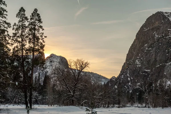 Sunset in Yosemite valley — Stock Photo, Image