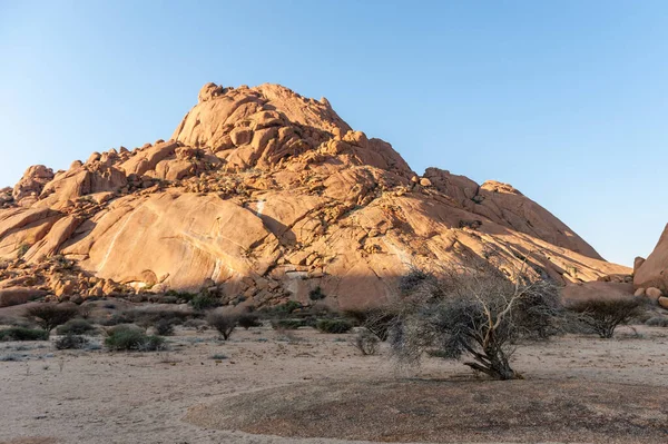 Gün batımında Spitzkoppe