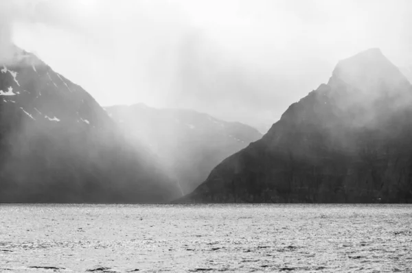 Fjord in Noord-Noorwegen. — Stockfoto