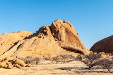 Spitzkoppe yakınlarında Namibya Çölü