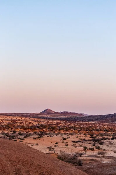 Gün batımında Spitzkoppe bölgesinde.