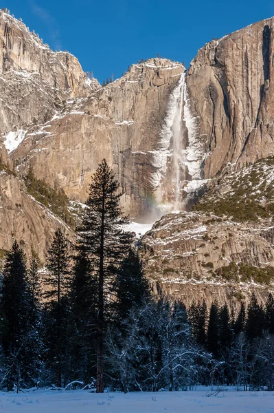 Vista General Del Camino Cubierto Hielo Yosemite Cae Una Mañana —  Fotos de Stock