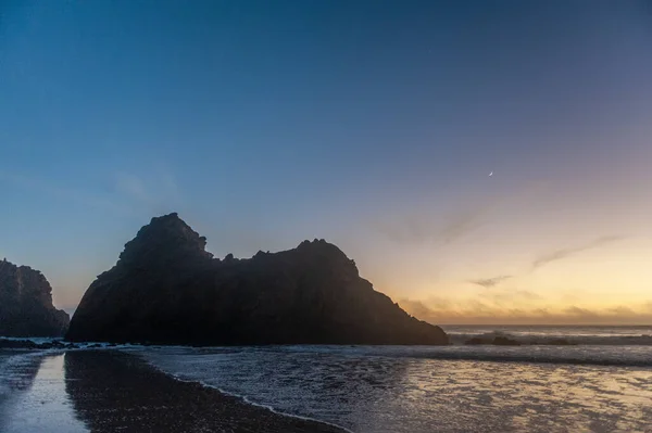 Impression of the keyhole arch rock at Pfeiffer beach around sunset.