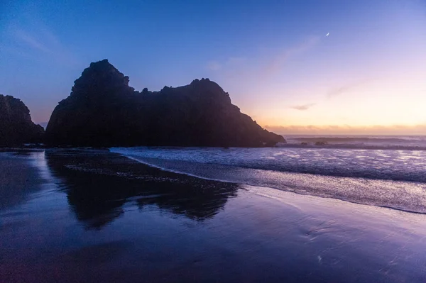 Impression of the keyhole arch rock at Pfeiffer beach around sunset.