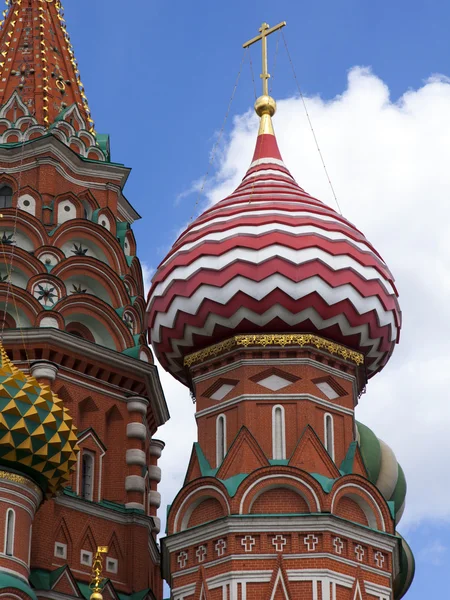 Moskva. Mnohobarevná kopule chrámu Vasilije Blaženého — Stock fotografie