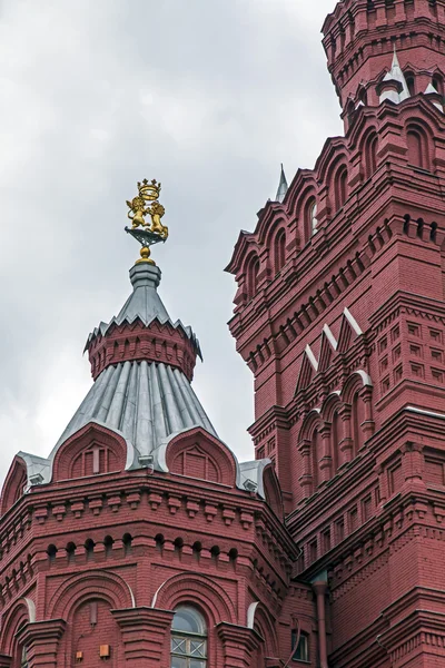 Moscovo. Detalhes arquitetônicos de um edifício do Museu Histórico na Praça Vermelha — Fotografia de Stock