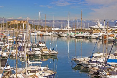 Ekim 2013 yılında cote d'azur, Fransa. gemilerle bağlantı Antibes eski Fransız şehir