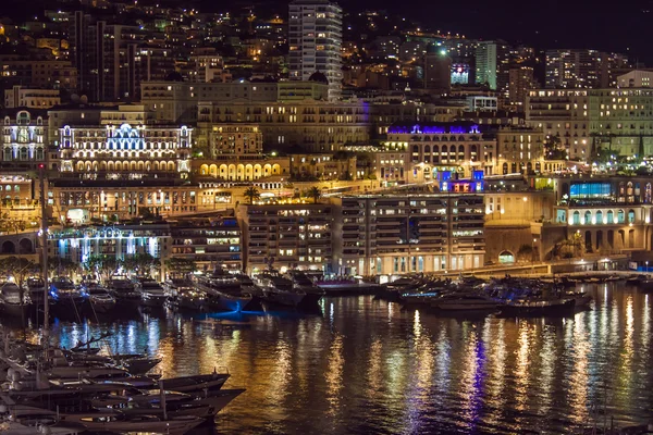 Mónaco. Vista noturna das casas e da baía  . — Fotografia de Stock