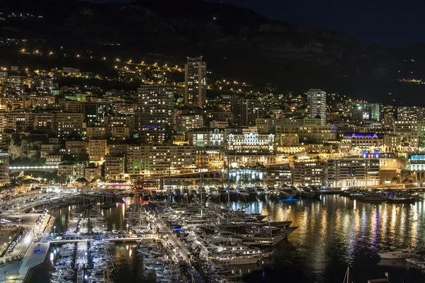 Mónaco. Vista noturna das casas e da baía  . — Fotografia de Stock