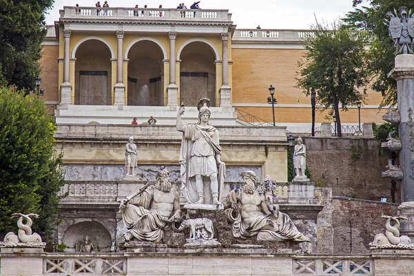 Roma, Itália. Fonte na Piazza del Popolo — Fotografia de Stock