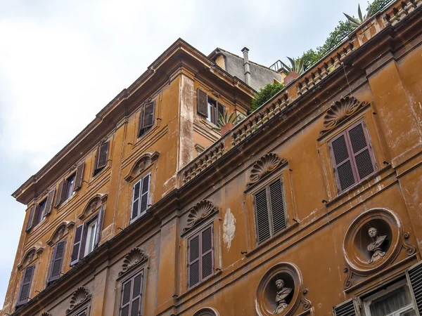 Rom, italien. typische architektonische Details von Gebäuden in der historischen Stadt — Stockfoto