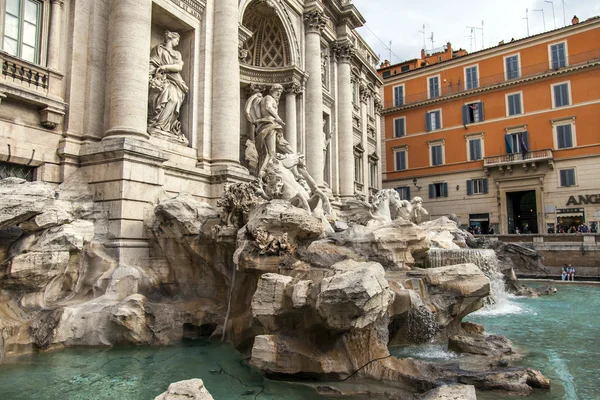 Rome, Italie. La célèbre fontaine de Trevi — Photo