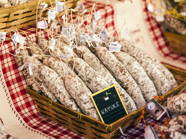 Sausage in a basket on the counter of a shop — Stock Photo, Image