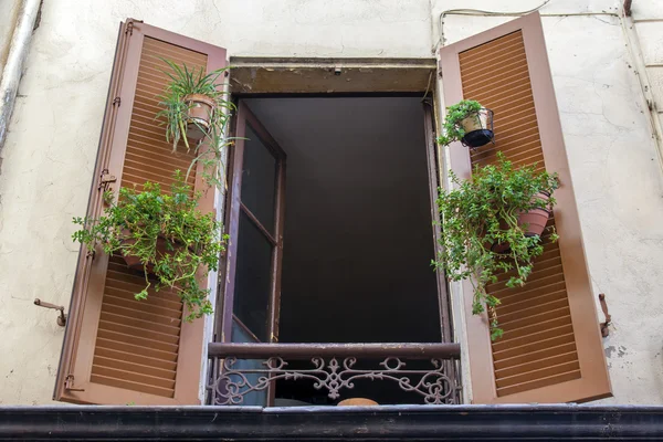 France , Antibes, October 2013 . Typical architectural details of city buildings — Stock Photo, Image