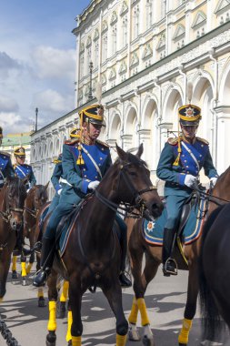 kremlin, Moskova. Nöbetçi üstlenmeden evine gönderilen Cumhurbaşkanlığı alayı atlılar