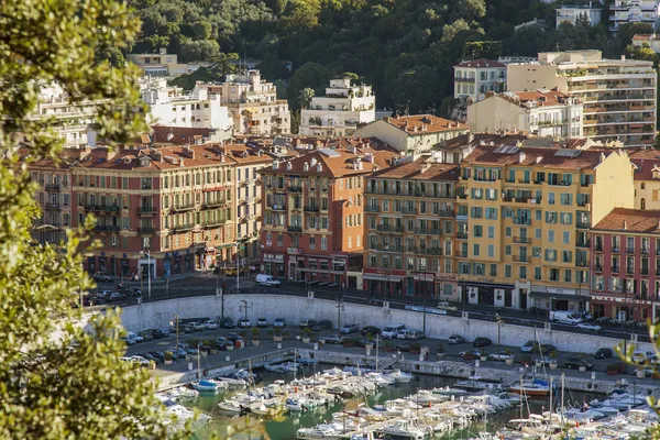 Frankrijk, cote d'azur, in oktober 2013. uitzicht op de stad en de haven van het kasteel heuvel — Stockfoto