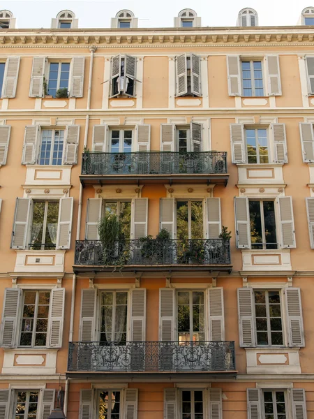 法国，尼斯。城市门面的典型细节 — 图库照片