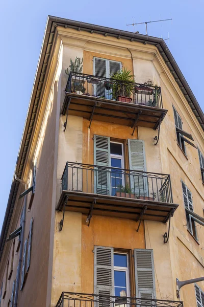 Francia, Niza. Detalles típicos de fachadas urbanas —  Fotos de Stock