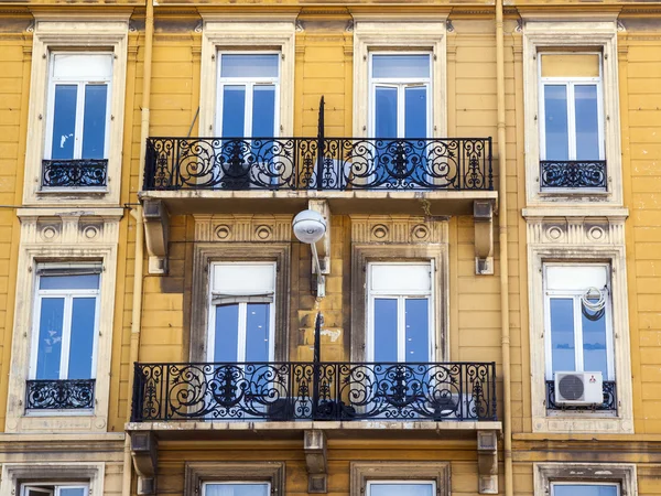 Francia, Niza. Detalles típicos de fachadas urbanas — Foto de Stock