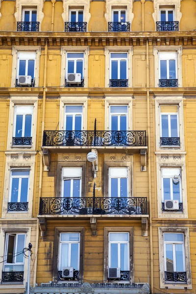 Francia, Nizza. Dettagli tipici delle facciate urbane — Foto Stock