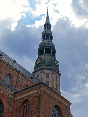 Riga, Letonya. Aziz kilisenin çan kulesi peter