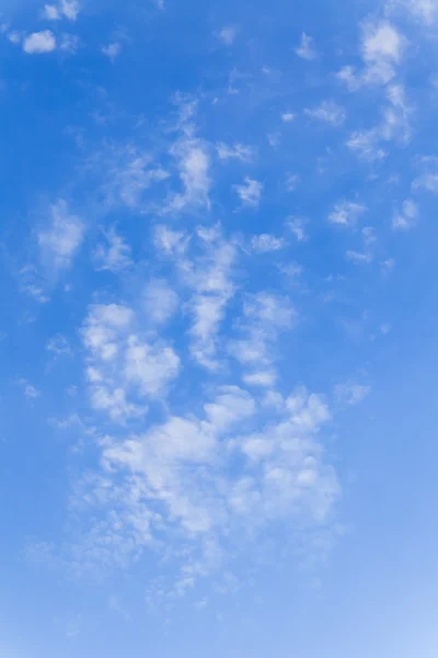 Mennyei táj, fehér felhők — Stock Fotó