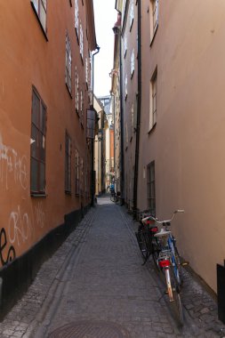Stockholm. gamla adada eski şehrin dar sokaklarında stan