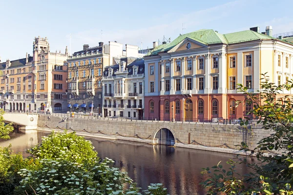 Stockholm . One of the city's waterfront and its reflection in water — Stock Photo, Image