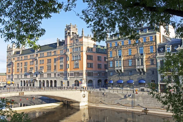 Stockholm . One of the city's waterfront and its reflection in water — Stock Photo, Image