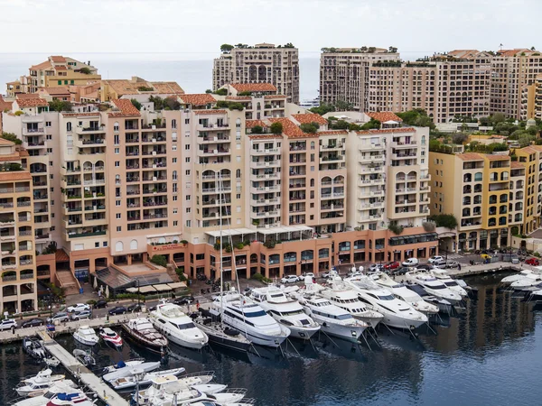 Князівство Монако. вид на гавань, яхт і житлові райони з пунктом — стокове фото