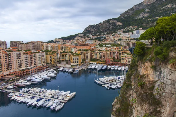 Il Principato di Monaco. Vista del porto, yacht e zone residenziali con un punto alto — Foto Stock