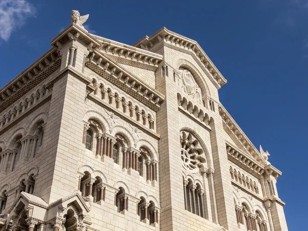 O Principado de Mônaco. A arquitetura da catedral — Fotografia de Stock