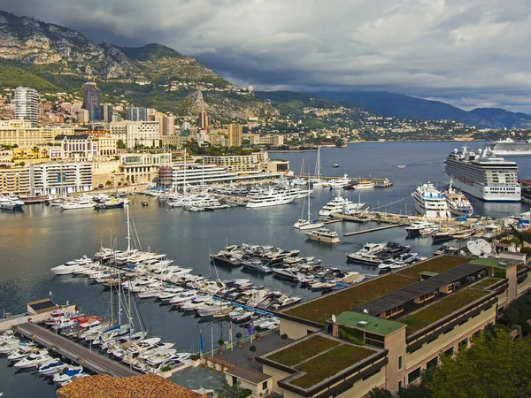 The Principality of Monaco . View of the harbor , yachts and residential areas with a high point — Stock Photo, Image