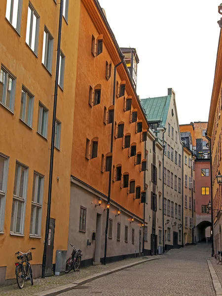 Estocolmo, la isla de Gamla Stan. La arquitectura del casco antiguo — Foto de Stock