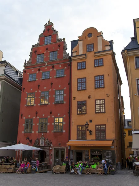 Estocolmo, la isla de Gamla Stan. La arquitectura del casco antiguo — Foto de Stock