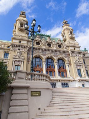 Monako Prensliği. Monte carlo kumarhanesi ve bir kamu bahçe