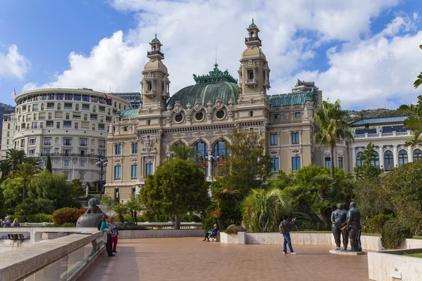 Il Principato di Monaco. Monte Carlo casino e un giardino pubblico — Foto Stock