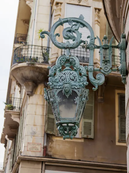 France , Nice. Typical architectural details of the old town. Beautiful antique lantern in the old town — Stock Photo, Image