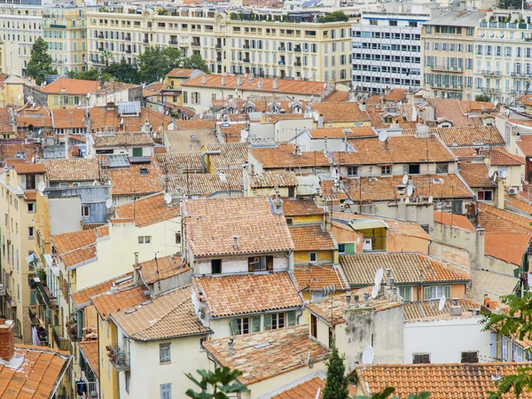Frankrijk, nice, 14 oktober 2014. uitzicht over de rode daken van de oude stad van het kasteel heuvel — Stockfoto