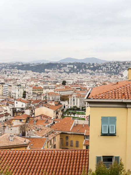 France, Nice, 14 octobre 2014. Vue sur les toits rouges de la vieille ville depuis la colline Château — Photo