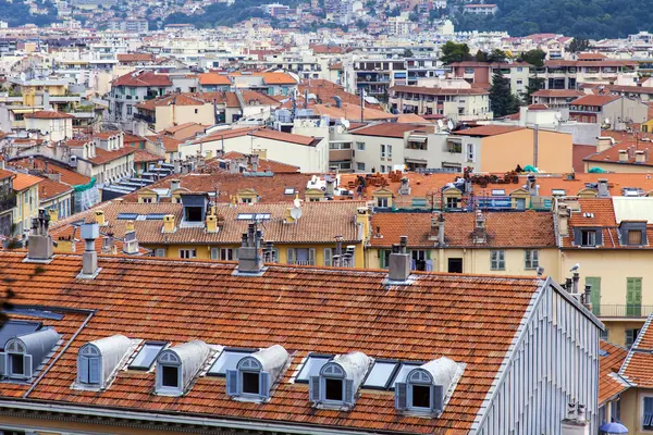Frankrijk, nice, 14 oktober 2014. uitzicht over de rode daken van de oude stad van het kasteel heuvel — Stockfoto