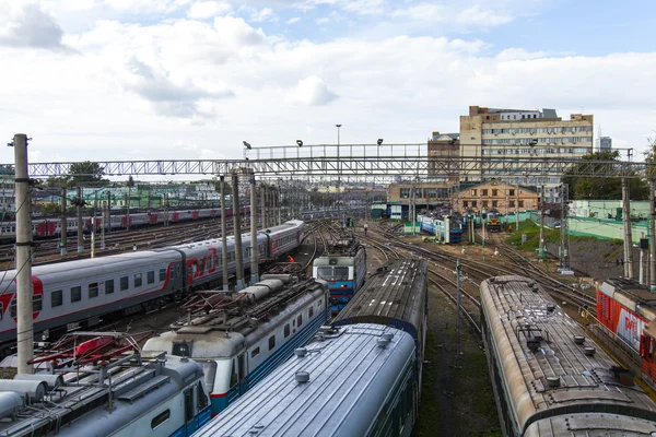 Järnvägsspår i staden — Stockfoto