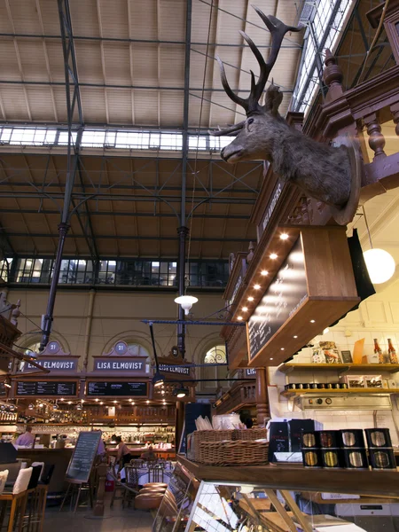 Estocolmo, Suecia. El interior del mercado central. Productos comerciales suecos — Foto de Stock