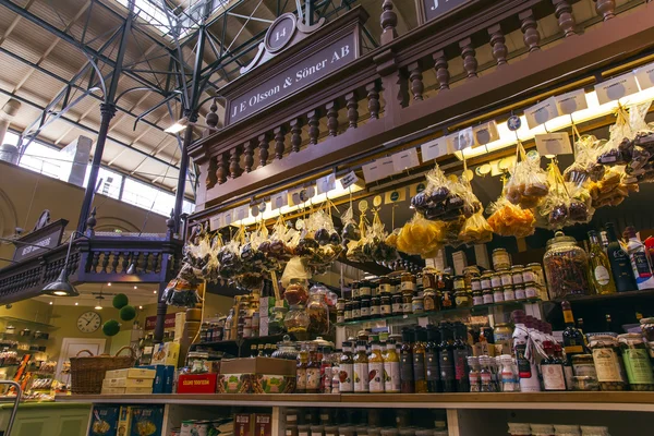 Stockholm, Suède. L'intérieur du marché central. Produits du commerce suédois — Photo