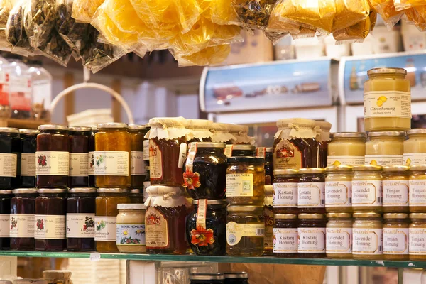 Estocolmo, Suecia. El interior del mercado central. Productos comerciales suecos — Foto de Stock