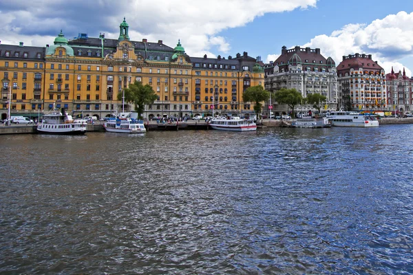 Stockholm, Swedia. Rincian khas arsitektur Skandinavia. Waterfront — Stok Foto