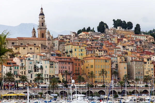 Francia, Costa Azul, Menton. Vista de la ciudad vieja desde el mar —  Fotos de Stock