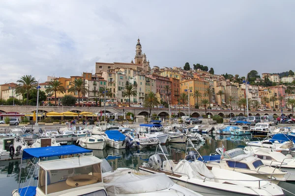 France, Cote d'Azur, Menton. View of the old town and numerous yachts moored in the city's port foggy autumn day — Stock Photo, Image