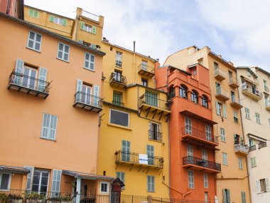 프랑스, 코트 디 부 다쥐르 망 통입니다. 역사적인 건물에 있는 전형적인 건물의 건축 조각