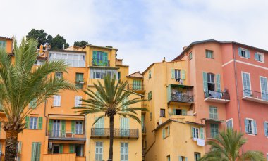 프랑스, 코트 디 부 다쥐르 망 통입니다. 역사적인 건물에 있는 전형적인 건물의 건축 조각